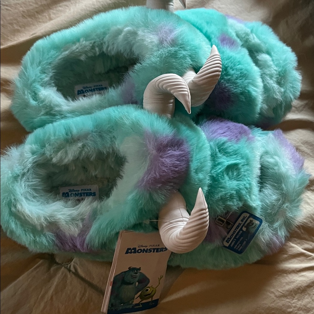 CROCS Monsters Sulley cozy sandals slippers - Picture 2 of 8